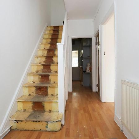 Ritz Place 3 Northolt  Екстер'єр фото