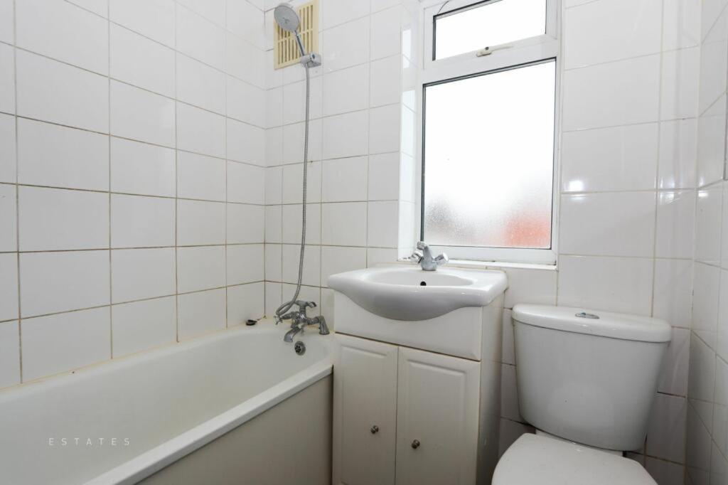 Ritz Place 3 Northolt  Екстер'єр фото